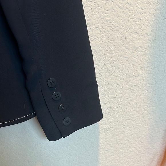 Black and White Structured Blazer with Notched Lapel - Picture 5 of 12